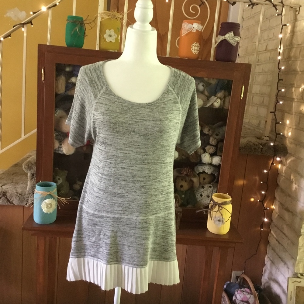 Short sleeves with ruffle bottom